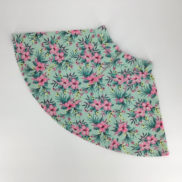 Divided H&M Hibiscus Patterned Skater Skirt, Small - Picture 2 of 16